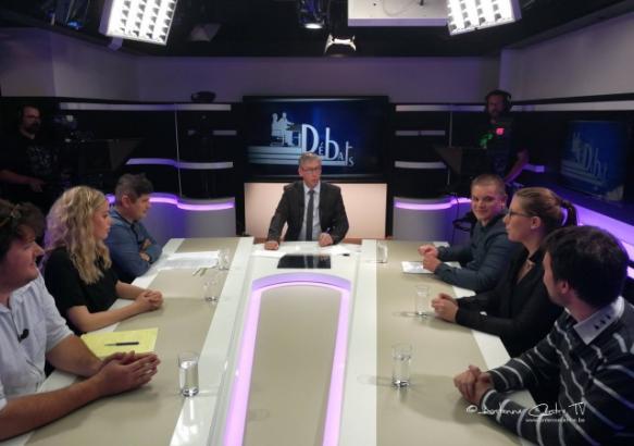 Débat : les jeunes ont-ils un rôle à jouer en politique? 