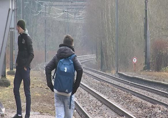 Morlanwelz: traverser les voies du train, c est interdit et dangereux