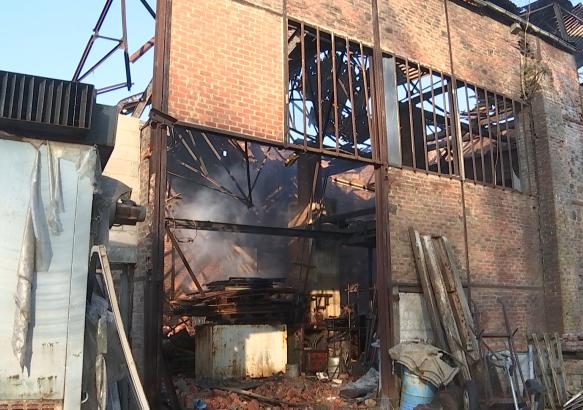 Ecaussinnes: important incendie dans un entrepôt
