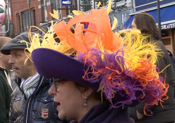 Binche : Dimanche matin : les chapeaux des dames