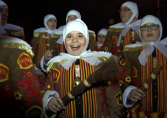 La Louvière : Danse avec les gilles