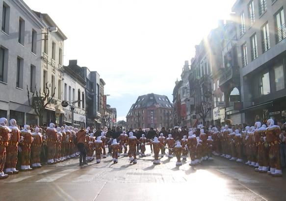 La Louvière : ambiance carnavalesque du dimanche 
