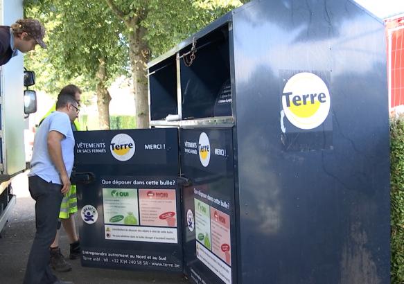 La Louvière : bulles à  vêtements " Terre", et bien à vêtements pas autre chose !