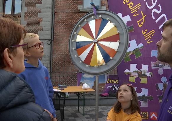 Soignies : les candidats d'Ensemble jouent sur la  braderie