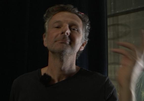 Freddy Tougaux en pleine préparation avant la première de "Deux pour le prix d'un"
