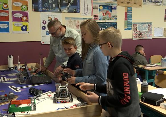 La Louvière: une classe entreprise participe à un concours de robotique
