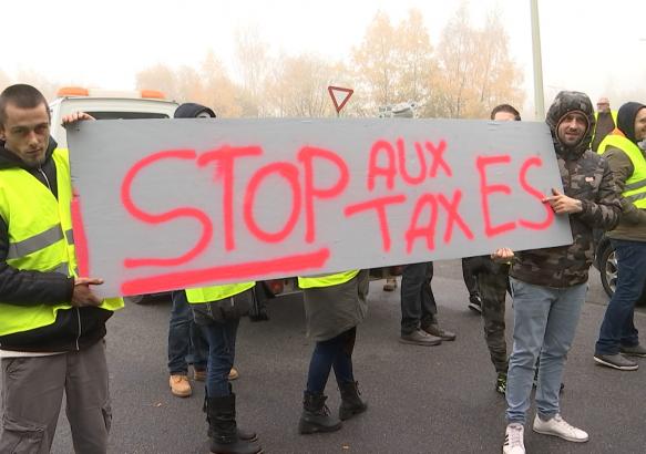 Feluy : blocage du dépôt de Total contre l'austérité