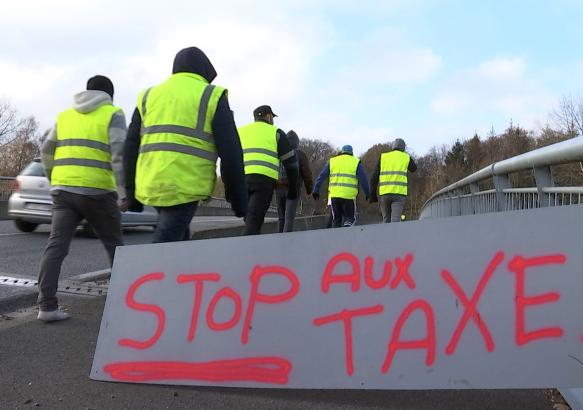 Seneffe-Feluy: les gilets jaunes bloquent toujours l entrée du site pétrochimique