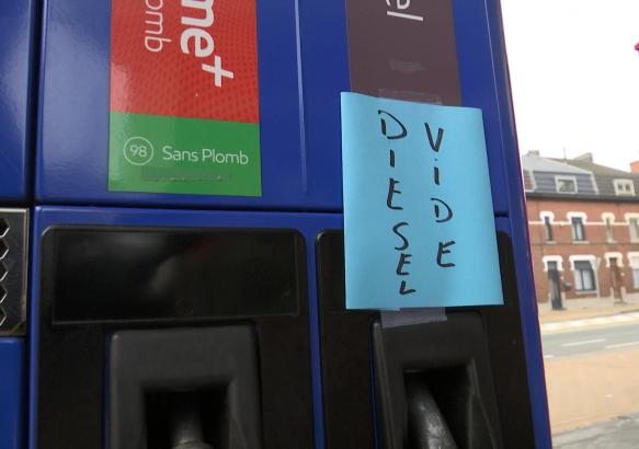 Carburant : les réserves diminuent dans les stations-service