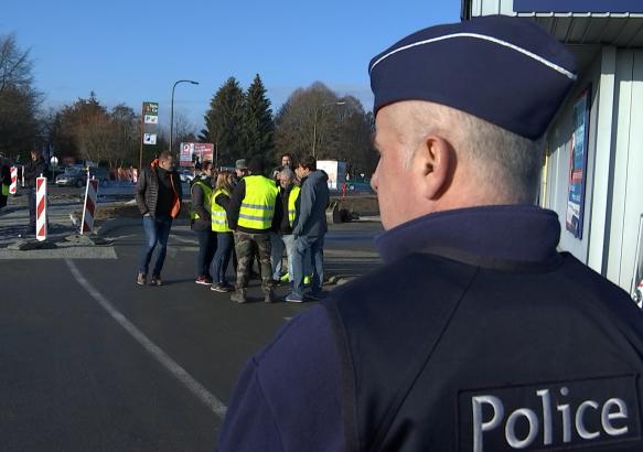 La Louvière : action des "gilets jaunes" près d'un centre commercial