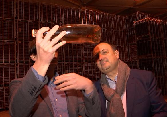 Haulchin : visite de Willy Borsus au vignoble des Agaises, les bulles l'emporteront