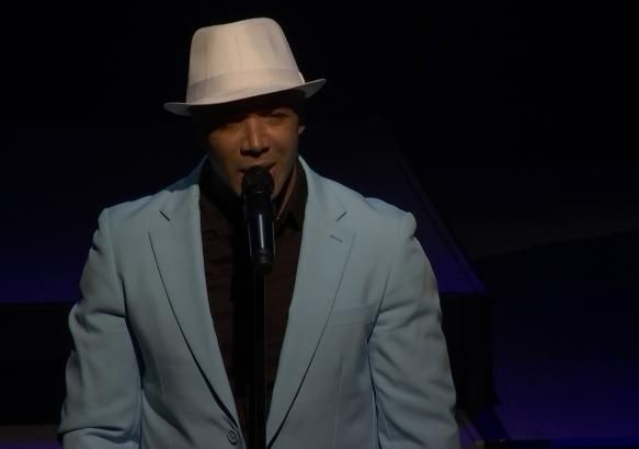 Henri Salvador en spectacle par la voix d'un chanteur passionné