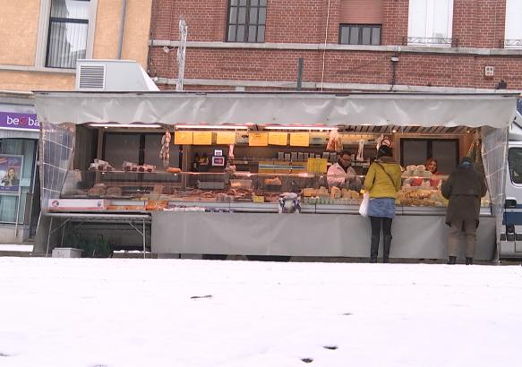 Morlanwelz: le marché sous la neige
