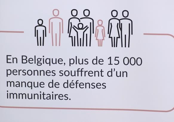 Action "plasma" de la Croix-rouge à La Louvière