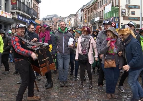 Les Jeunesses sortent sur des airs de viole à Binche
