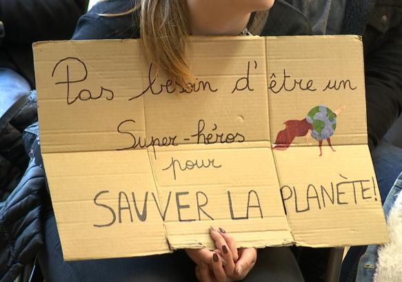 La Louvière: rencontre climatique entre élèves et autorités communales