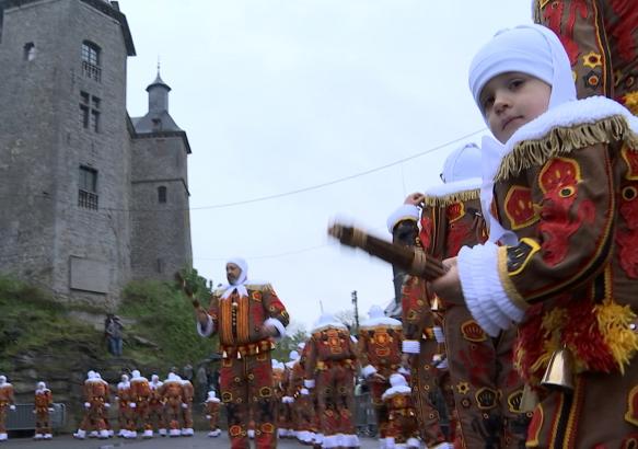 Le Carnaval d'Ecaussinnes : vivre son folklore avec du coeur 