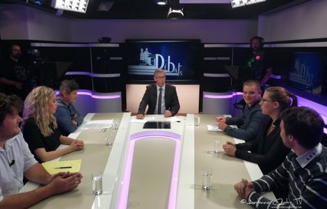 Débat : les jeunes ont-ils un rôle à jouer en politique? 